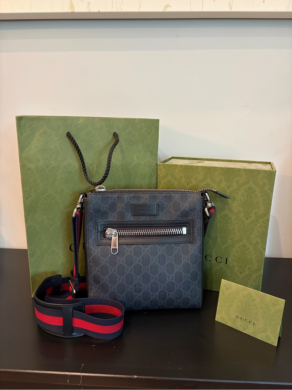 Gucci Men's Gray GG Supreme Messenger Bag with Red-Blue Strap